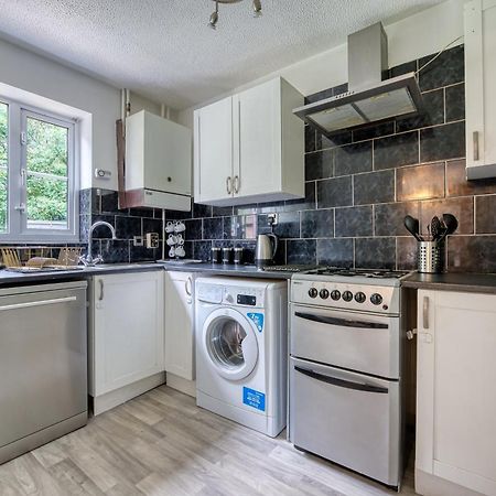 Capri 13 Sa - 3 Bed House, Close To Loughborough University & M1 Motorway, Free Wifi, Big Garden, Ample Parking- Ask For Contractor Rates! Bagian luar foto