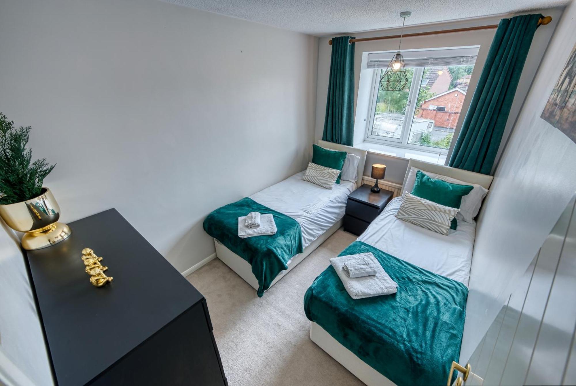 Capri 13 Sa - 3 Bed House, Close To Loughborough University & M1 Motorway, Free Wifi, Big Garden, Ample Parking- Ask For Contractor Rates! Bagian luar foto