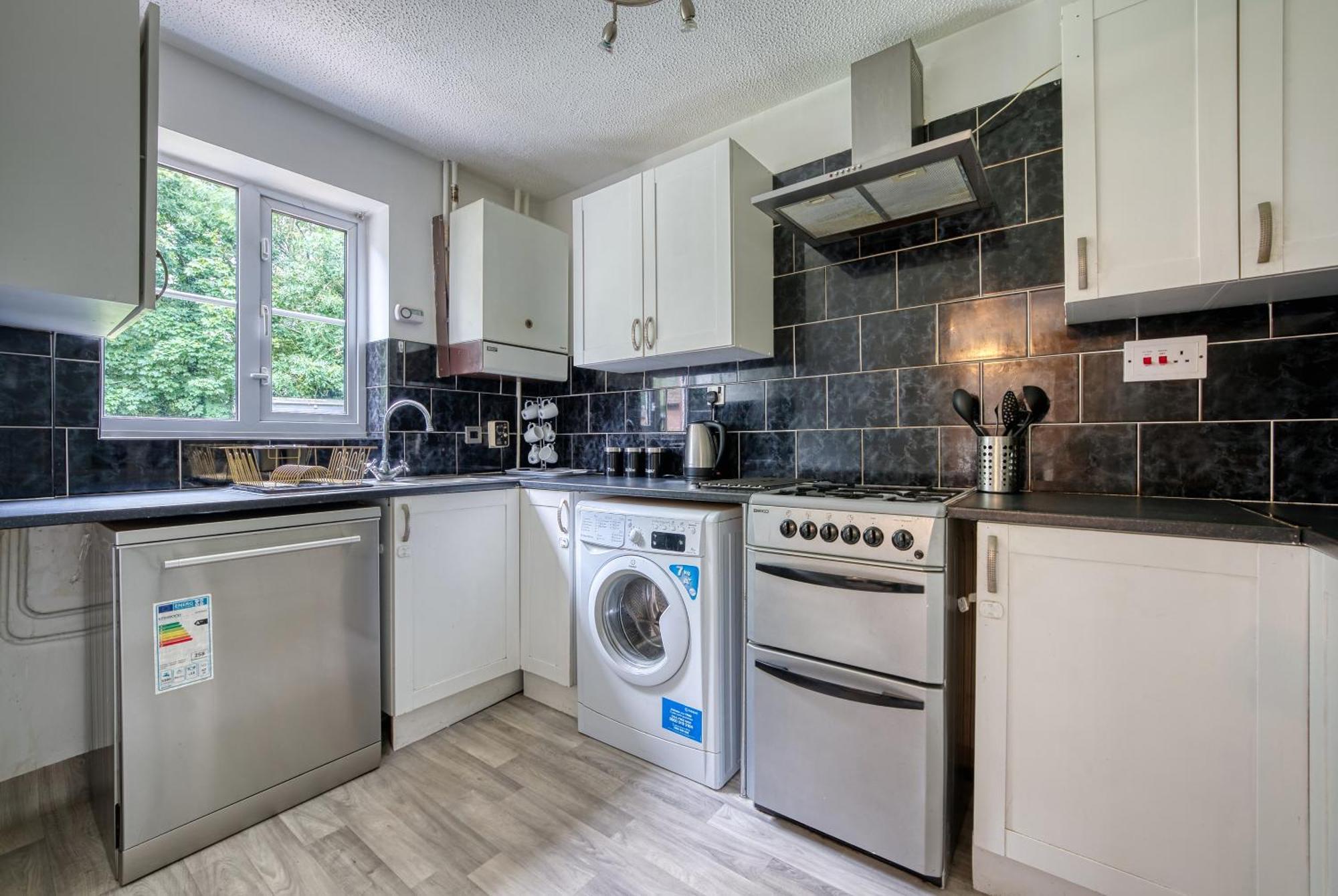 Capri 13 Sa - 3 Bed House, Close To Loughborough University & M1 Motorway, Free Wifi, Big Garden, Ample Parking- Ask For Contractor Rates! Bagian luar foto