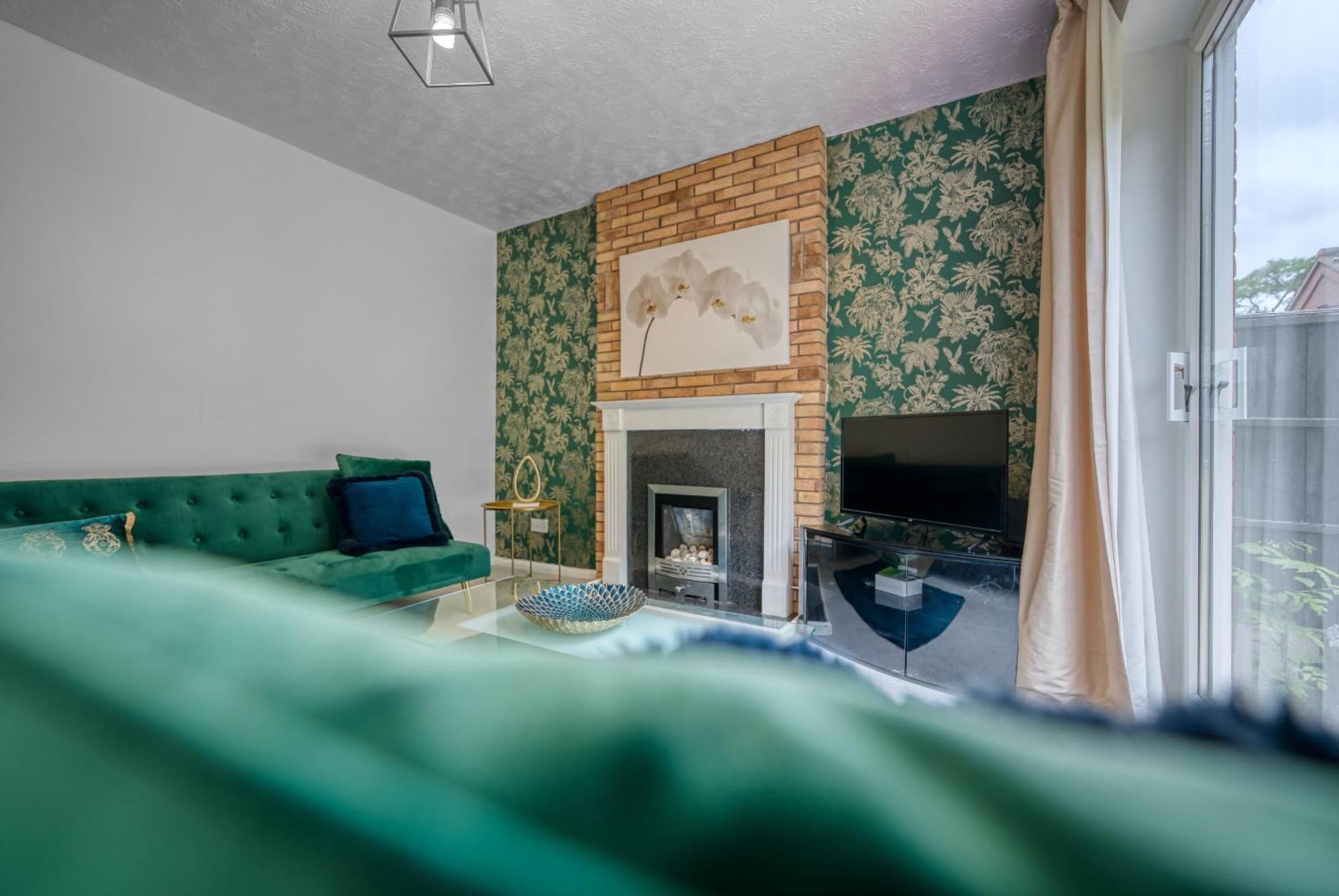 Capri 13 Sa - 3 Bed House, Close To Loughborough University & M1 Motorway, Free Wifi, Big Garden, Ample Parking- Ask For Contractor Rates! Bagian luar foto