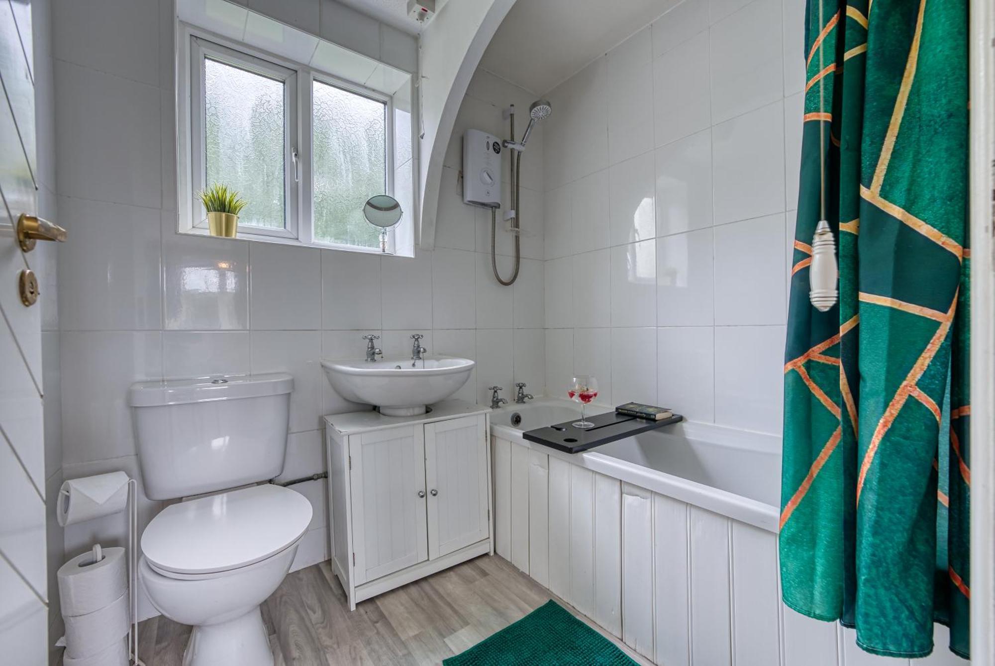 Capri 13 Sa - 3 Bed House, Close To Loughborough University & M1 Motorway, Free Wifi, Big Garden, Ample Parking- Ask For Contractor Rates! Bagian luar foto
