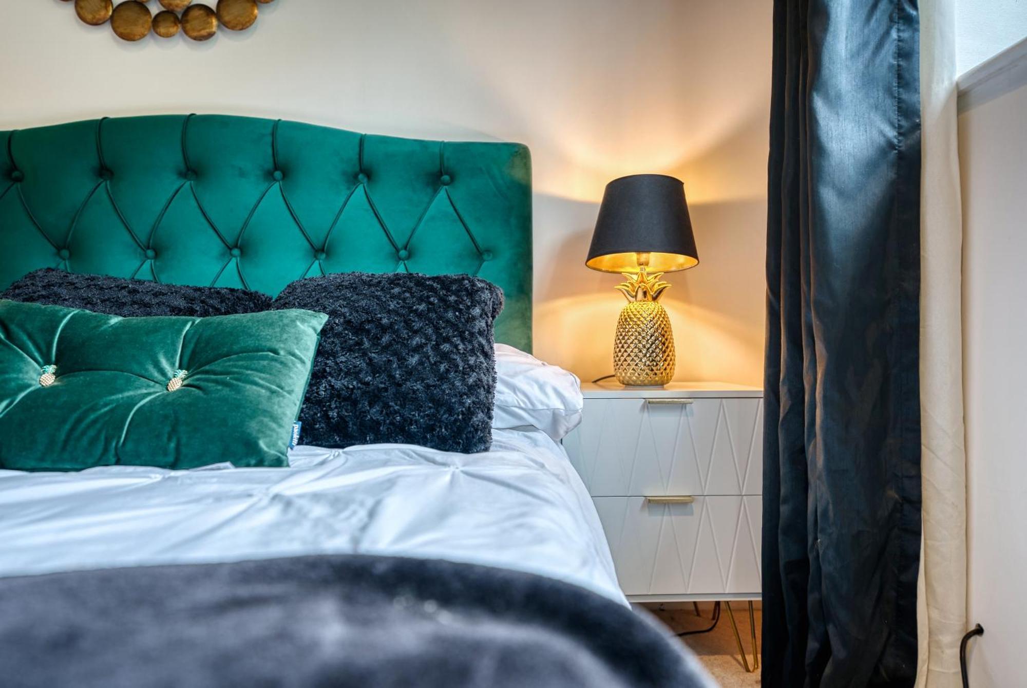 Capri 13 Sa - 3 Bed House, Close To Loughborough University & M1 Motorway, Free Wifi, Big Garden, Ample Parking- Ask For Contractor Rates! Bagian luar foto