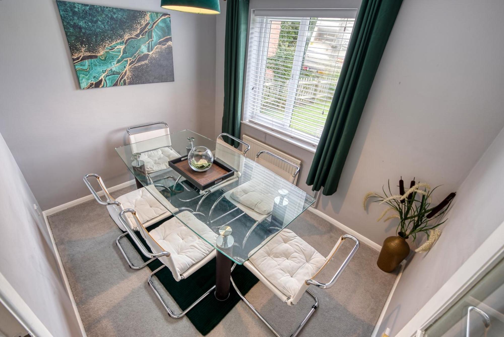 Capri 13 Sa - 3 Bed House, Close To Loughborough University & M1 Motorway, Free Wifi, Big Garden, Ample Parking- Ask For Contractor Rates! Bagian luar foto